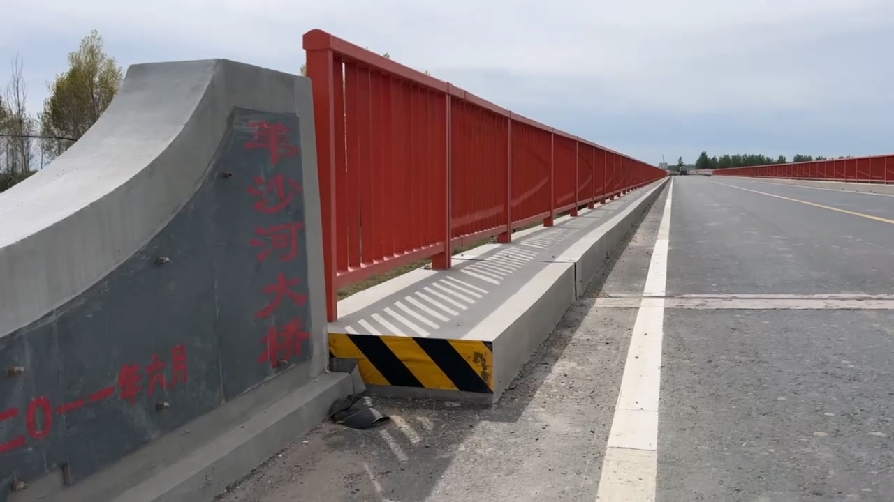 五常葦沙河大橋，應用我公司混凝土修復料與聚合砼力增強劑，進行橋梁人行道修補